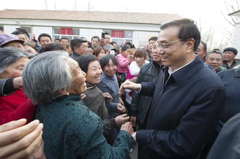 ����Ժ������ˏ��ڳ�忼�죬�cȺ�����������A��ӛ���S���ġ�������ӛ�߄��� �z